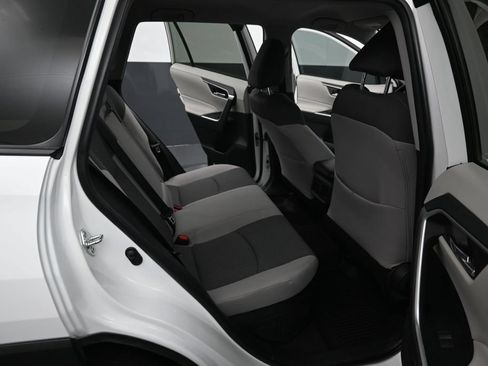 Used 2022 Toyota RAV4 XLE AWD/4WD image 30