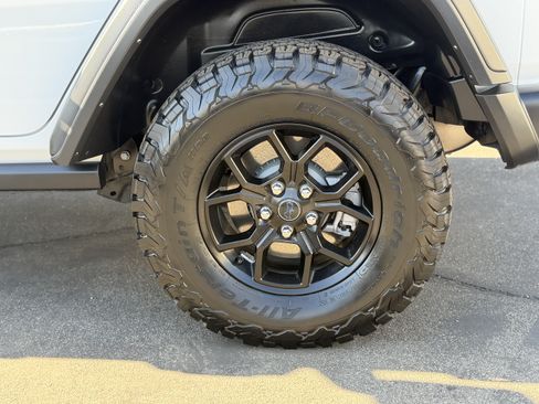 Certified 2024 Jeep Wrangler Unlimited AWD/4WD image 19