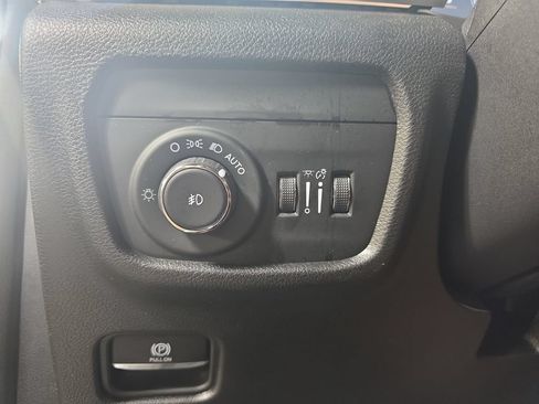 Used 2023 Jeep Grand Cherokee L Limited AWD/4WD image 25