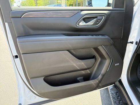 Used 2023 Chevrolet Suburban Z71 w/ Luxury Package image 14