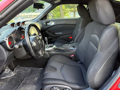 Used 2016 Nissan 370Z Coupe RWD image 30