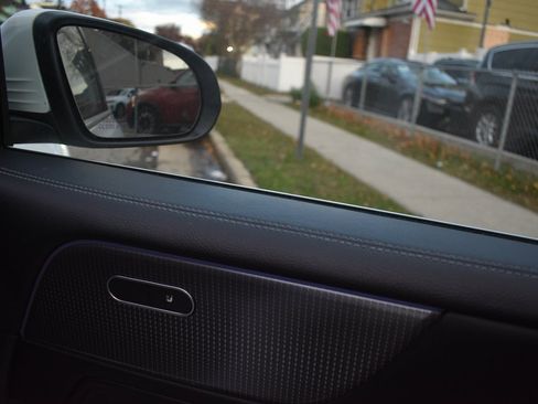 Used 2022 Mercedes-Benz GLB 250 4MATIC w/ Premium Package Lite image 19