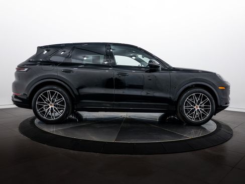Certified 2026 Porsche Cayenne AWD/4WD image 8