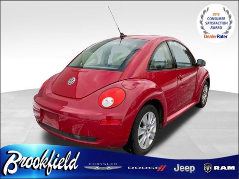 Used 2010 Volkswagen Beetle Coupe image 8