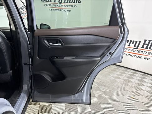 Used 2023 Nissan Rogue SL FWD image 29
