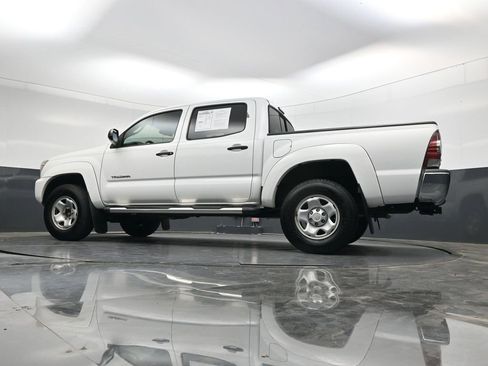 Used 2015 Toyota Tacoma PreRunner w/ SR5 Package RWD image 36