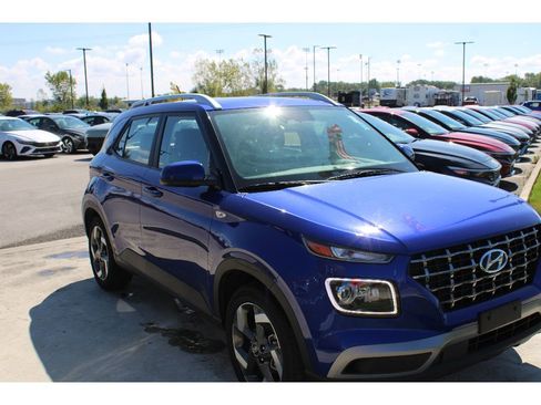 Used 2024 Hyundai Venue Limited image 6