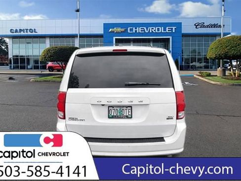 Used 2017 Dodge Grand Caravan SXT image 6