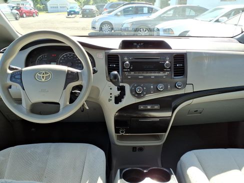 Used 2011 Toyota Sienna LE FWD image 7