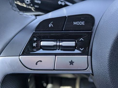 Certified 2025 Hyundai Elantra Limited FWD image 26