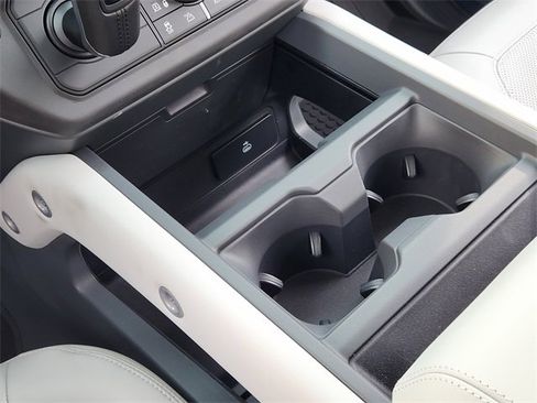 New 2026 Land Rover Defender 110 X-Dynamic SE image 15