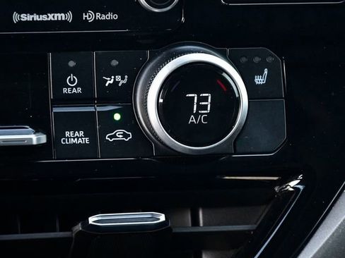 Certified 2021 Toyota Highlander XLE image 25