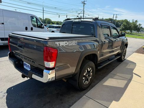 Used 2017 Toyota Tacoma TRD Off-Road w/ Tow Package (A/T) AWD/4WD image 9