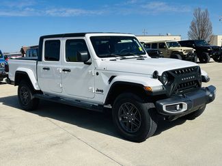 Used 2024 Jeep Gladiator Sport video 2