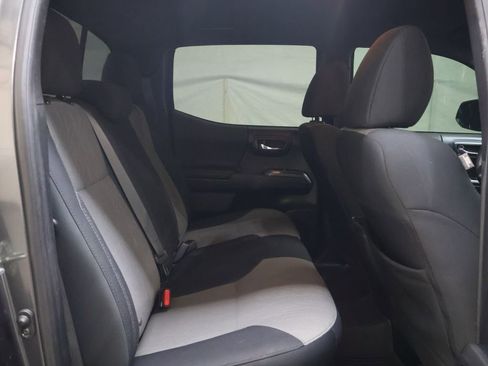 Used 2020 Toyota Tacoma TRD Off-Road w/ Technology Package AWD/4WD image 12