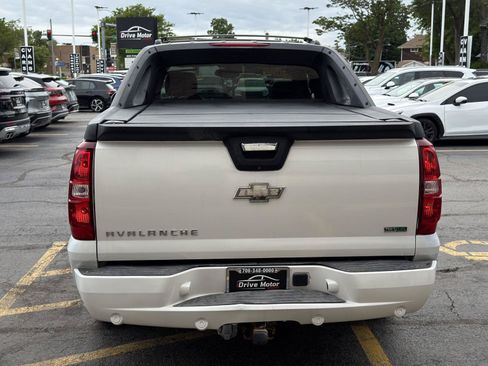 Used 2011 Chevrolet Avalanche LTZ AWD/4WD image 8