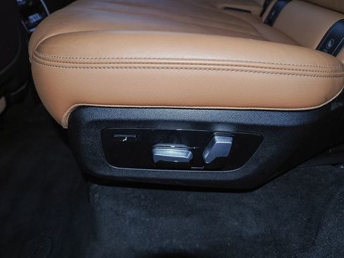 Used 2022 BMW X7 xDrive40i w/ M Sport Package image 26