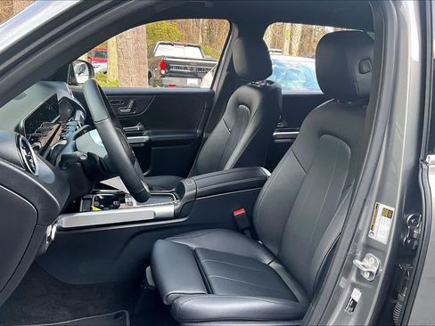 Used 2026 Mercedes-Benz GLB 250 4MATIC image 8