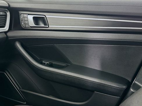 Used 2023 Porsche Panamera 4 Platinum Edition image 17