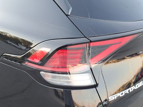 Used 2023 Kia Sportage EX image 31