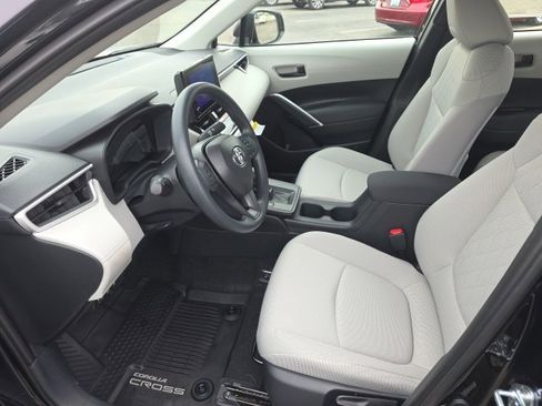 New 2026 Toyota Corolla Cross L image 8