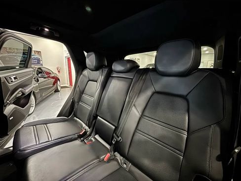 Used 2019 Porsche Cayenne AWD/4WD image 17