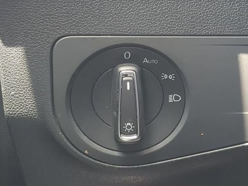 Used 2018 Volkswagen Tiguan SE FWD image 27