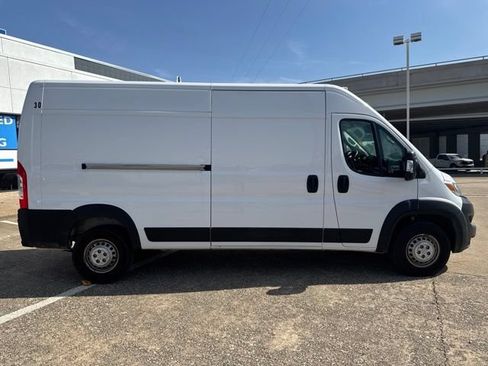 Used 2025 RAM ProMaster 2500 w/ Convenience Group FWD image 2