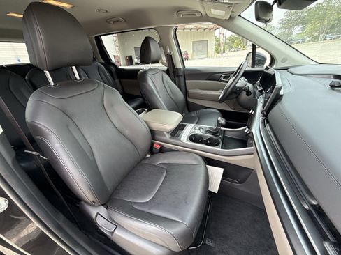 Used 2026 Kia Carnival FWD image 26