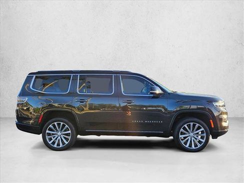 Used 2023 Jeep Grand Wagoneer 4WD image 4