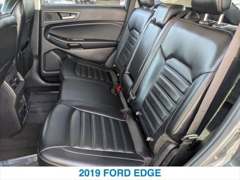 Used 2019 Ford Edge SEL image 22