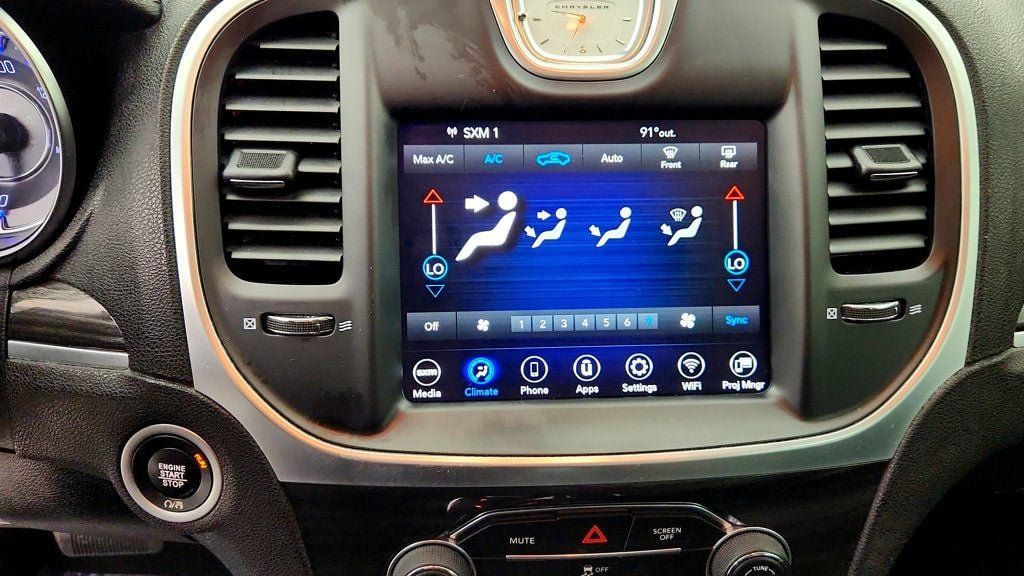 Used 2020 Chrysler 300 Touring w/ Sport Appearance Package RWD image 18