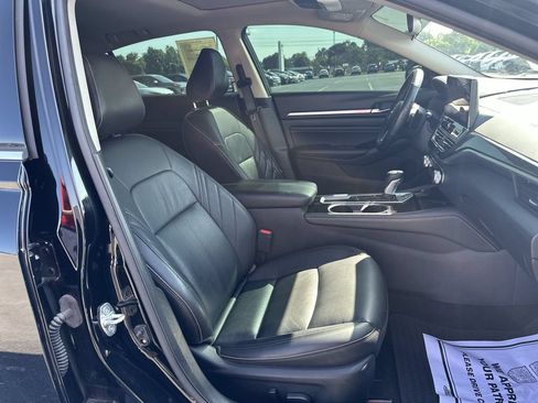 Used 2023 Nissan Altima 2.5 SR w/ SR Premium Package FWD image 31