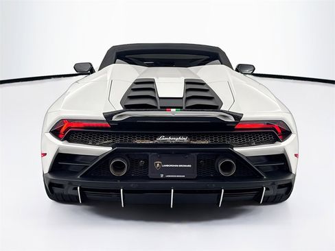 Used 2020 Lamborghini Huracan EVO image 33