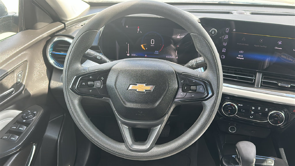 Used 2025 Chevrolet Trax LT FWD image 22