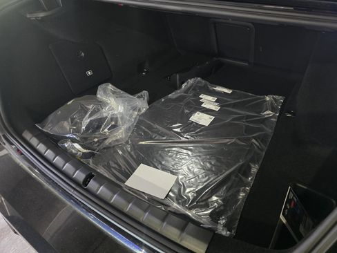 New 2026 BMW i7 xDrive60 w/ Premium Package image 8