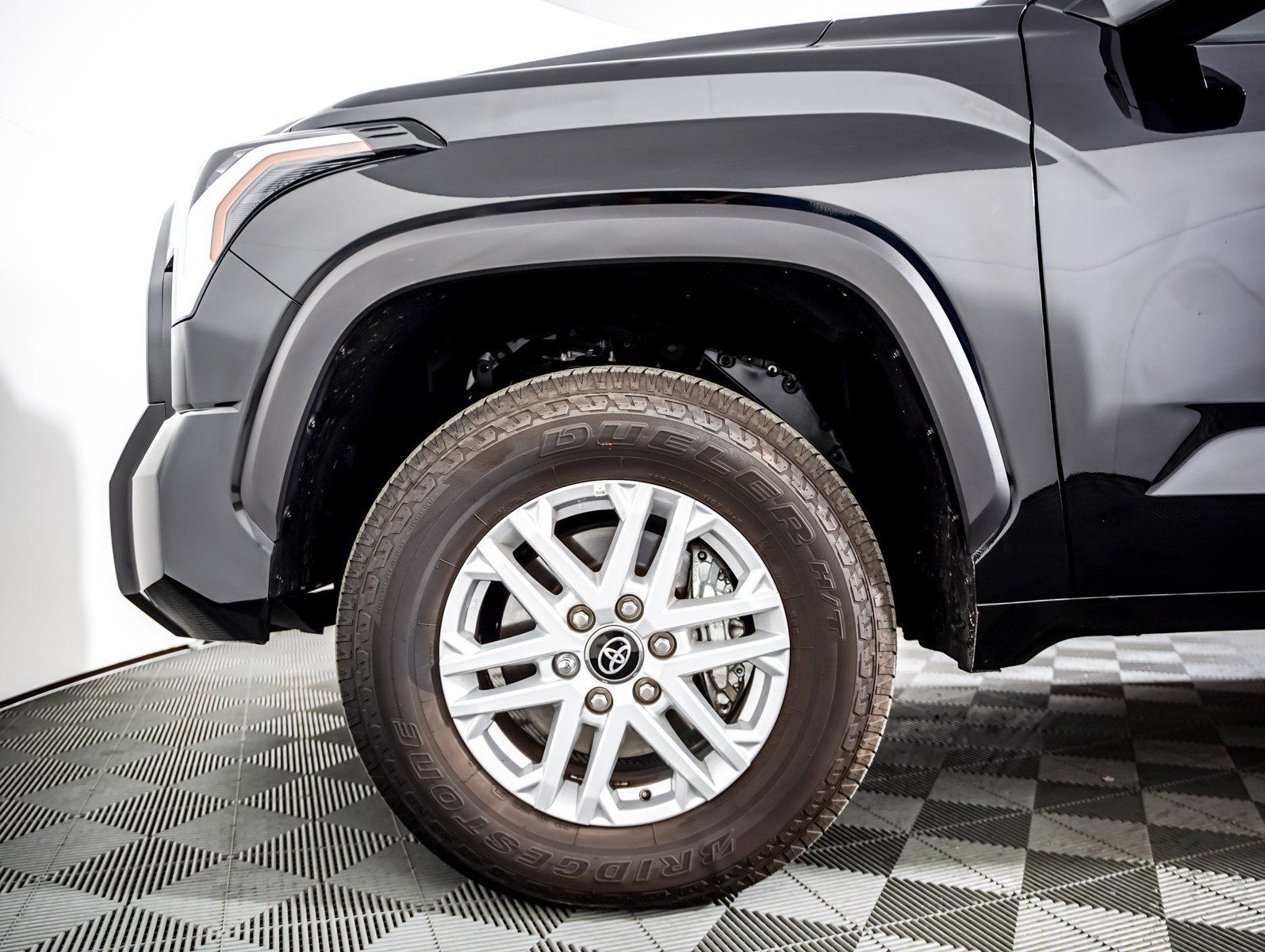 Used 2025 Toyota Tundra SR5 w/ SR5 Convenience Package AWD/4WD image 4