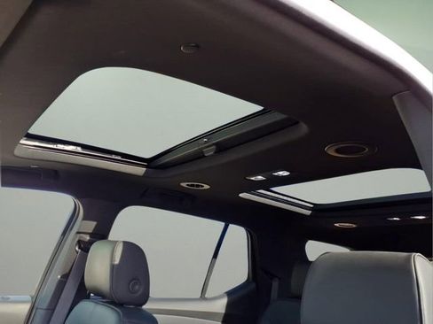 Used 2023 Chevrolet Traverse RS w/ LPO, Floor Liner Package AWD/4WD image 12