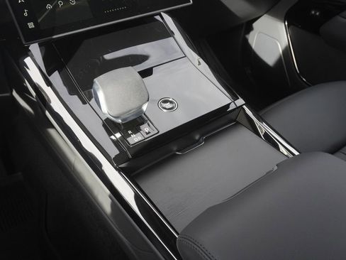 New 2025 Land Rover Range Rover Sport SE image 14