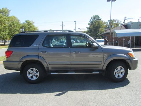 Used 2006 Toyota Sequoia SR5 image 11