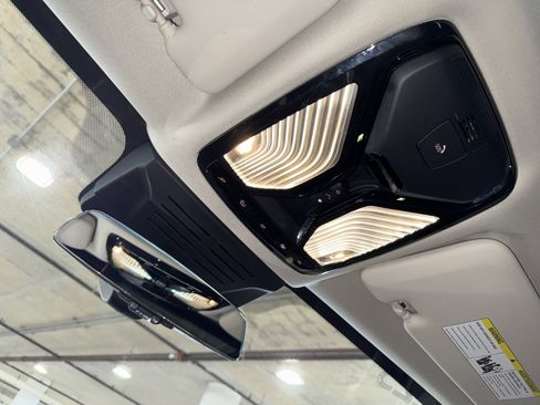 Certified 2025 BMW X7 xDrive40i w/ Premium Package image 32