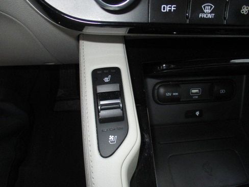 Used 2021 Kia Telluride EX image 17