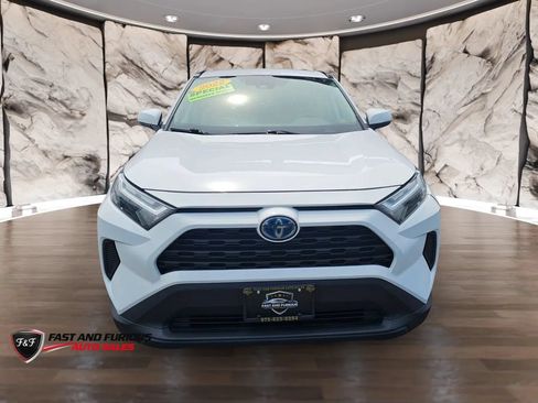 Used 2022 Toyota RAV4 XLE w/ XLE Grade Weather Package AWD/4WD image 3