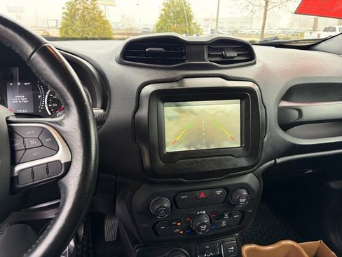 Used 2018 Jeep Renegade Latitude w/ Safety & Security Group image 20