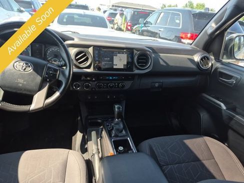Used 2016 Toyota Tacoma TRD Sport AWD/4WD image 7