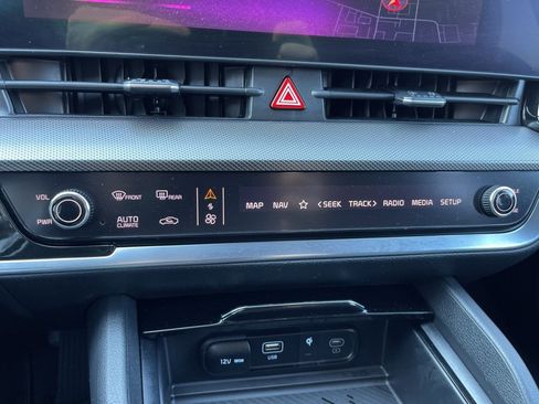 Certified 2025 Kia Sportage SX Prestige image 12