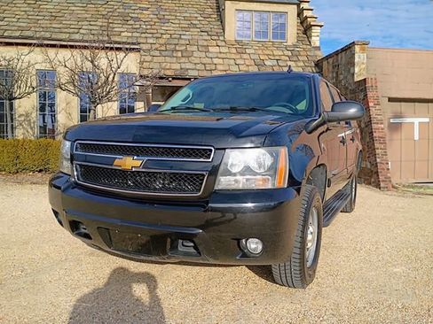 Used 2007 Chevrolet Suburban 2500 LT w/ LT Preferred Equipment Group image 4