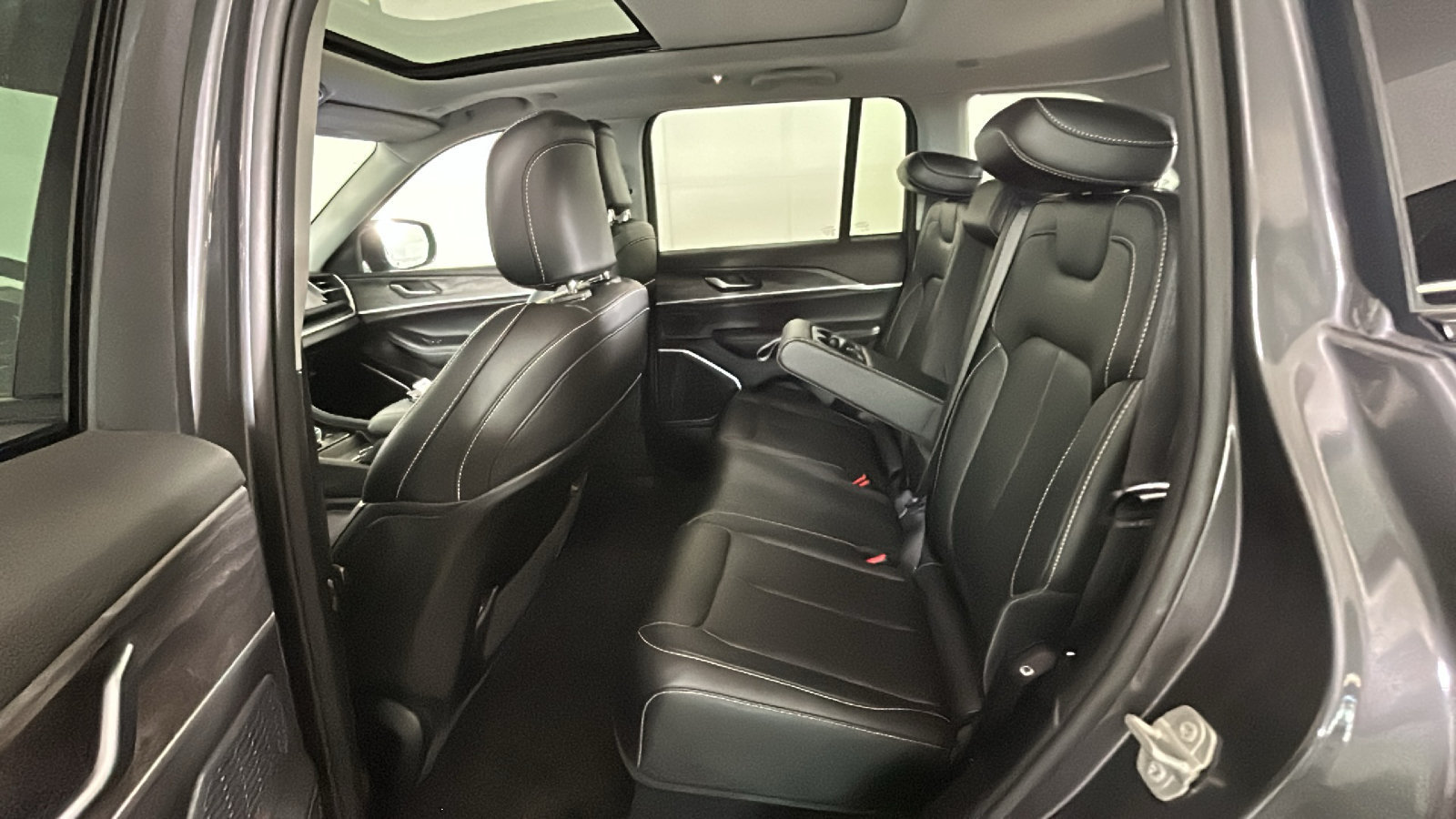 Used 2023 Jeep Grand Cherokee 4WD 4xe image 34