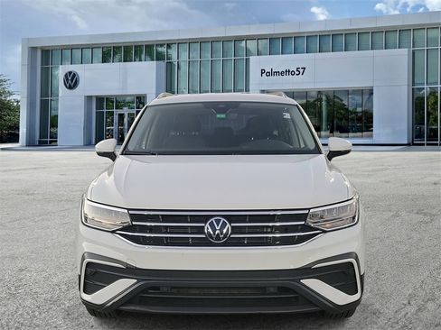 Used 2022 Volkswagen Tiguan SE image 2