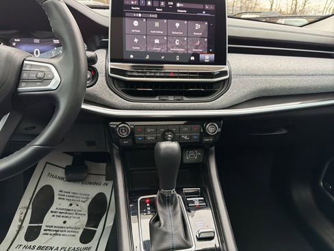 Used 2022 Jeep Compass Latitude w/ Sun and Sound Group image 16